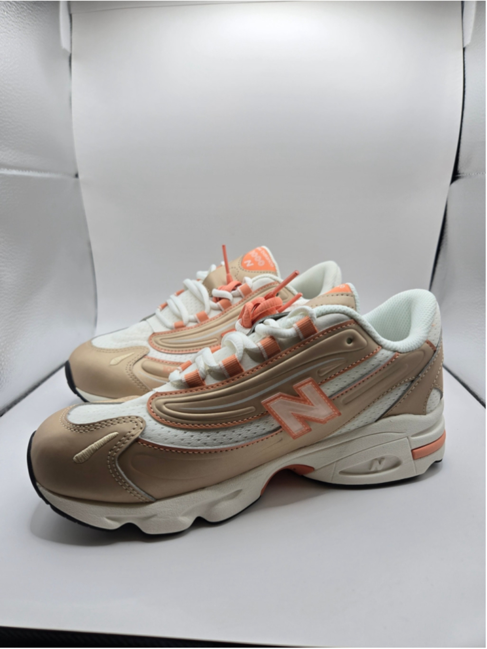 New Balance Girls Sneakers Size 5.5 Big Girl Beige and Orange